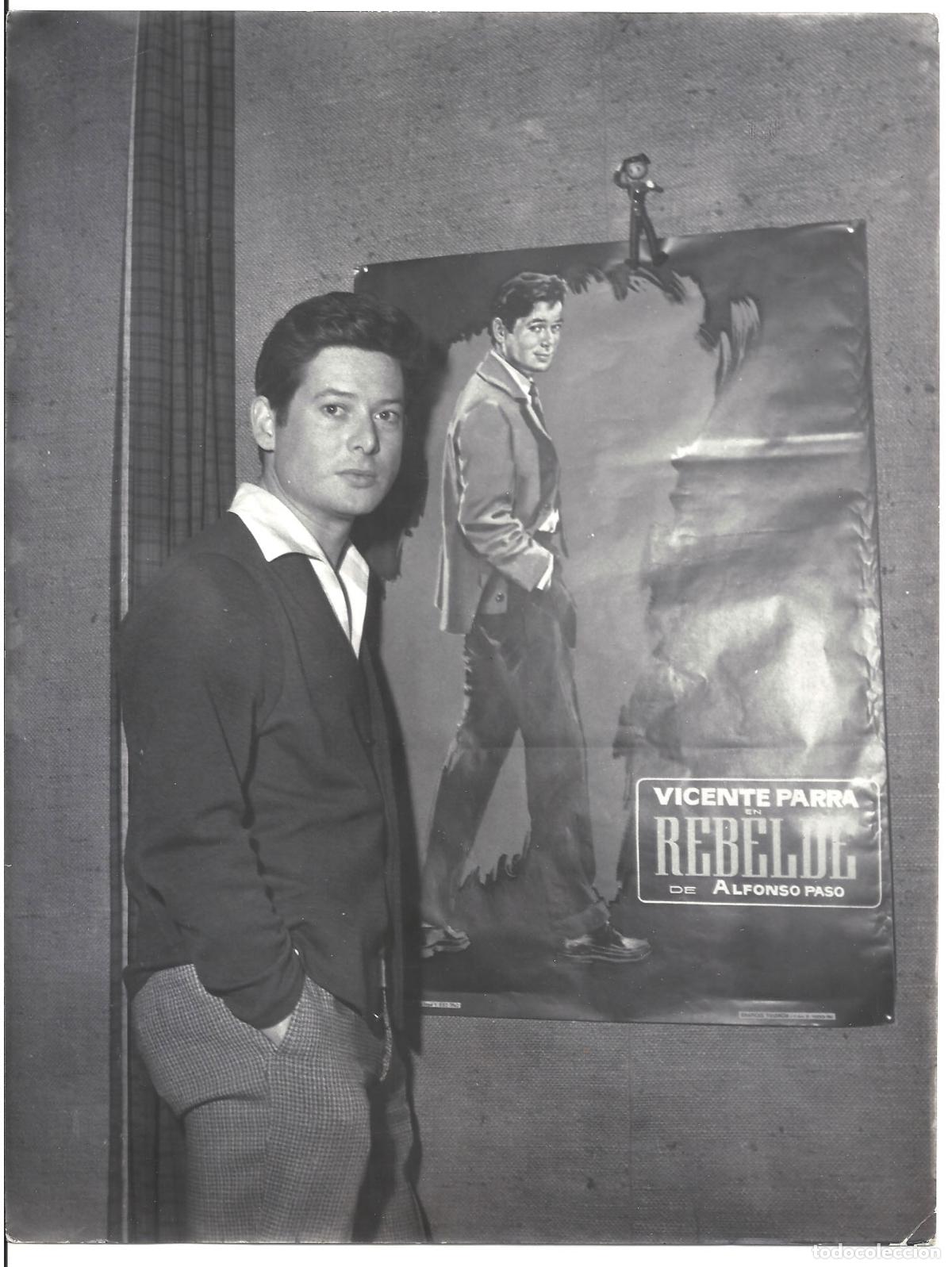 Cine: FJC 0518 VICENTE PARRA CARTEL TEATRO REBELDE ALFONSO PASO FOTO B/N ORIGINAL FOTOGRAFO WAGNER