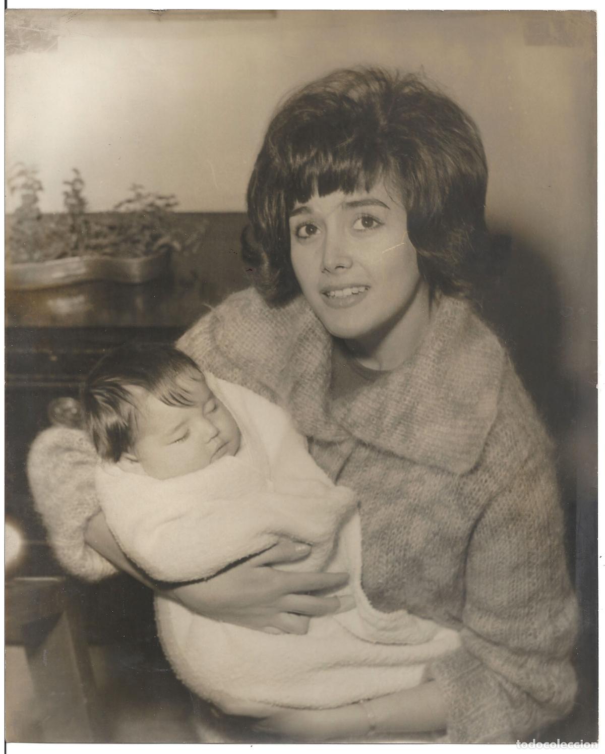 Cine: FJC 0644 TERESA DEL RIO CON UNA HIJA FOTO ORIGINAL B/N ESPA&Ntilde;OLA FOTOGRAFO WAGNER