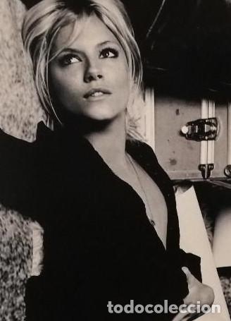 Cine: TARJETA ACARTONADA -10*15- SIENNA MILLER - ARCHIVO - MODELO