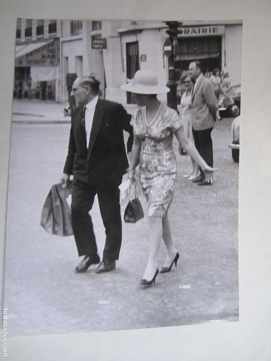 Cine: elizabeth liz taylor - foto press b/n original - cinema actress - en paris a&ntilde;os 70' - con su chofer