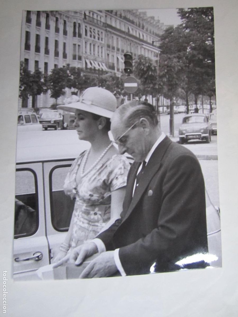 Cine: elizabeth liz taylor - foto press b/n original - cinema actress - en paris a&ntilde;os 70' - con su chofer