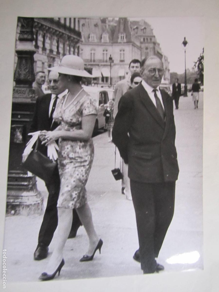 Cine: elizabeth liz taylor - foto press b/n original - cinema actress - en paris a&ntilde;os 70' - con chofer