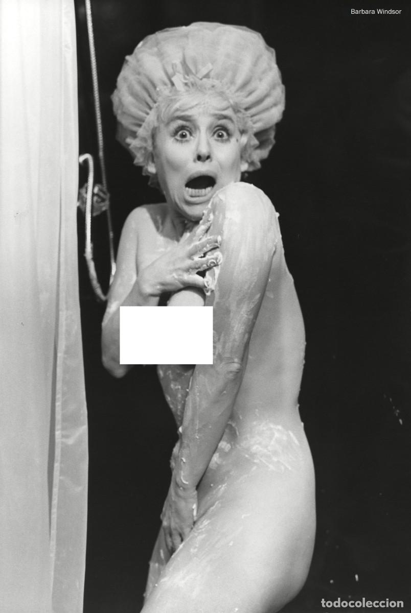 Cinema: FOTO BARBARA WINDSOR DESNUDA (NUDE) - Caps From 'Carry On Dick' 1974 - 10x15 cm
