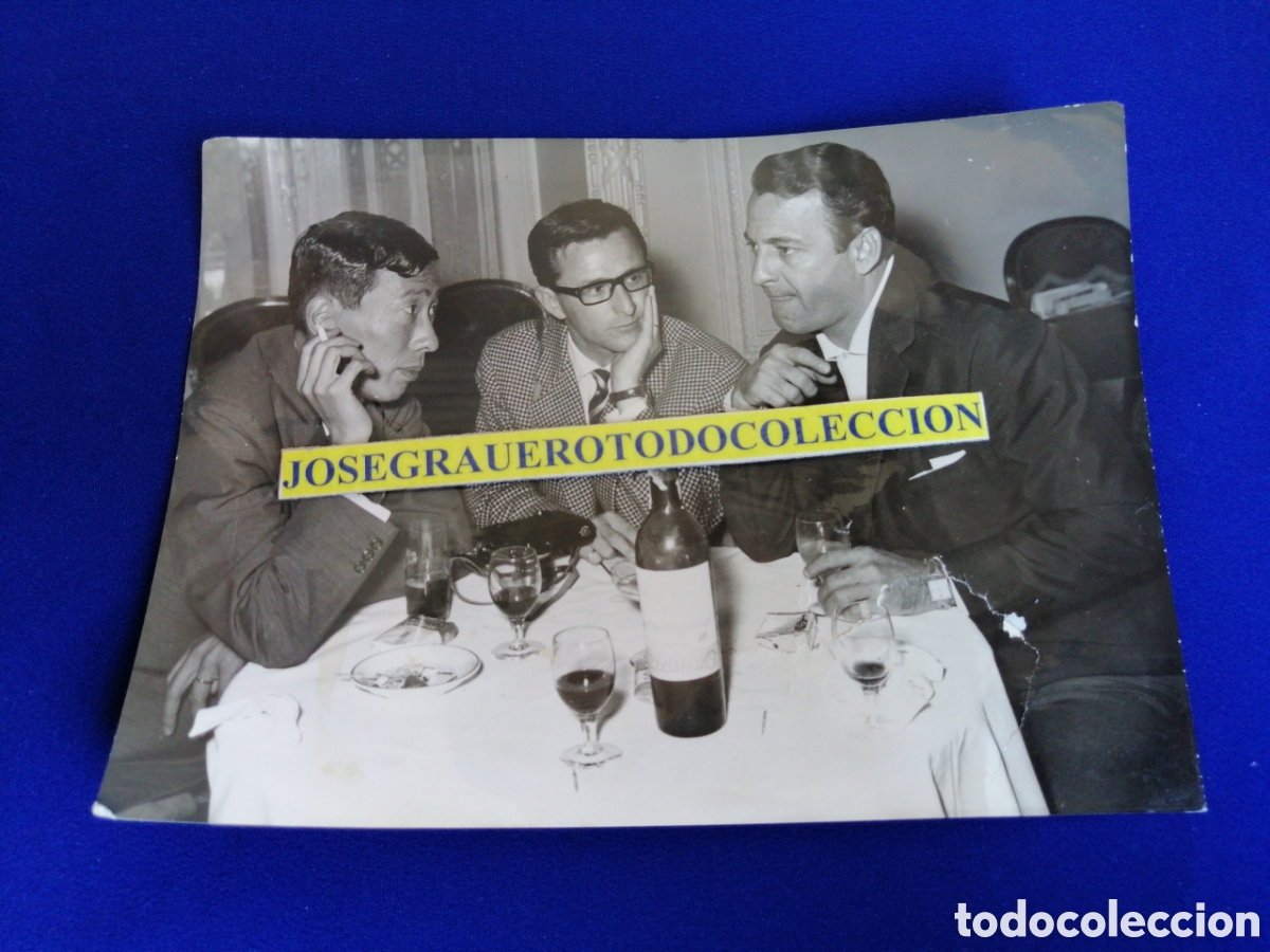 Kino: ACTOR C&Eacute;SAR DEL CAMPO CON PRENSA FOTOGRAF&Iacute;A ANTIGUA CON SELLO FOTOGR&Aacute;FICO MONTOYA (MADRID)