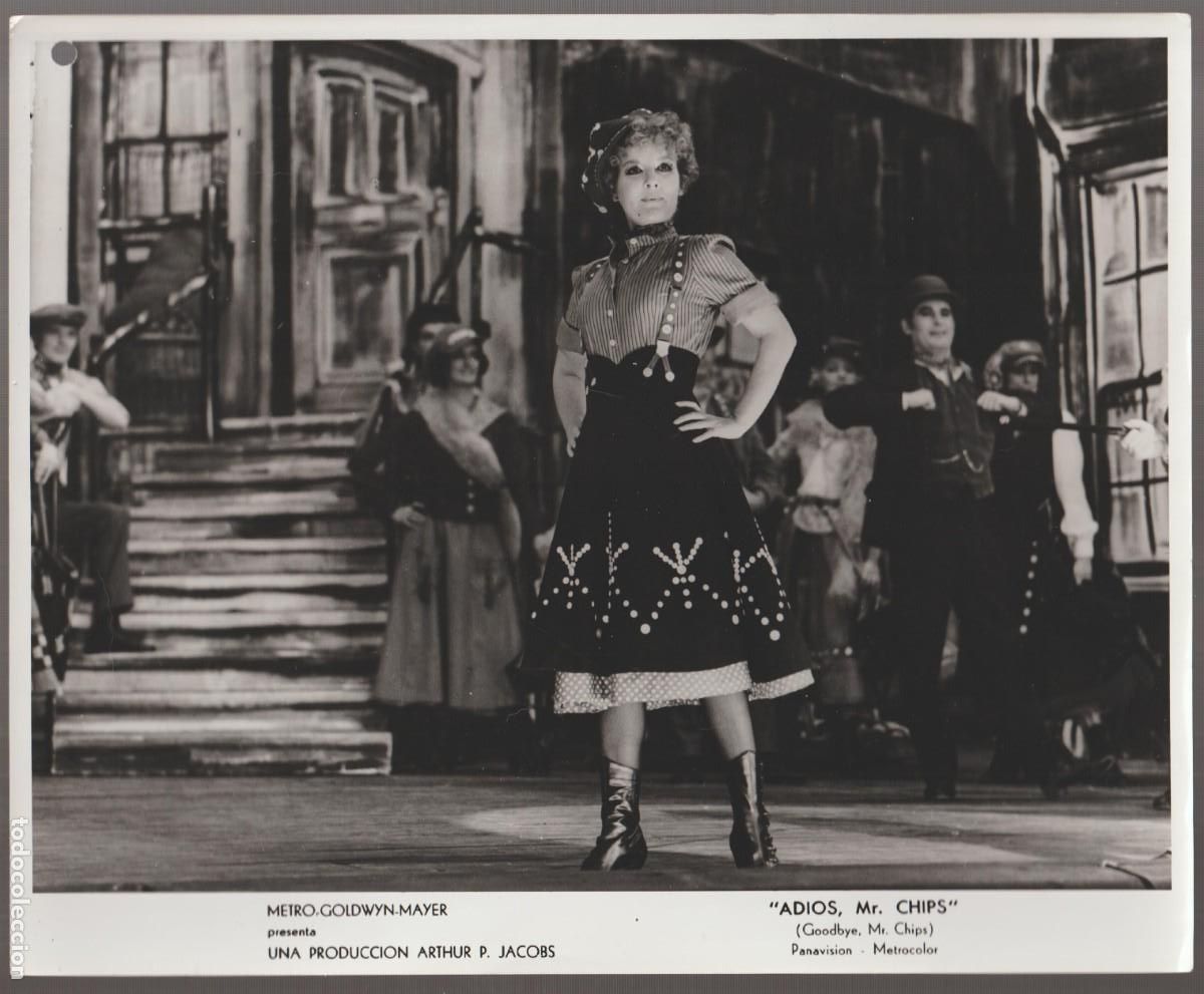 Cinema: 1969 M.G.M. ''ADIOS, MR. CHIPS'' PETER O&acute;TOOLE PETULA CLARK MICHAEL REDGRAVE, PETULA EN ACCI&Oacute;N - C14