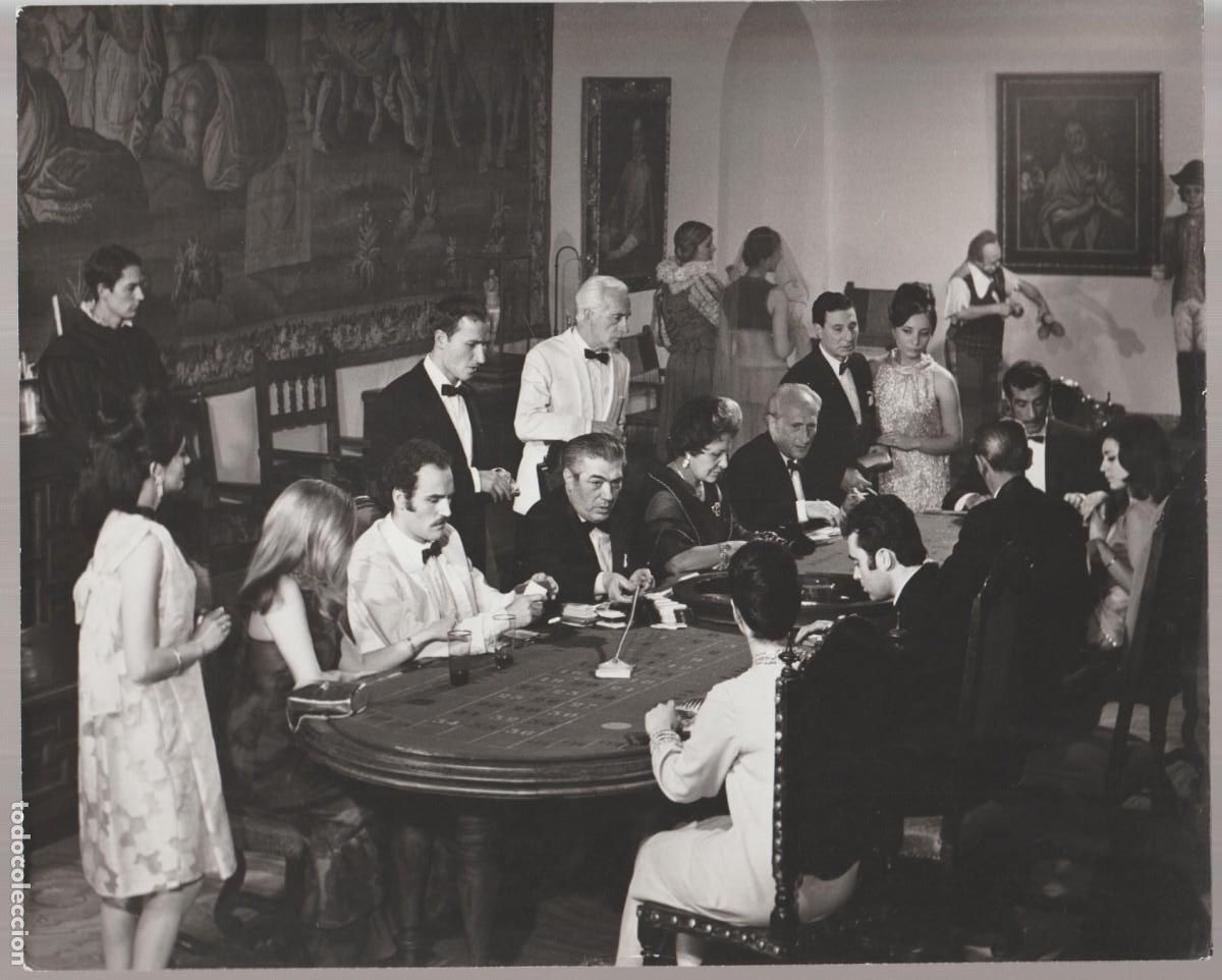 Cine: 1968 M.G.M. ''SHARON VESTIDA DE ROJO'' GEORGE CHAKIRIS - CASINO Y JUGANDO A LA RULETA (1) - C52