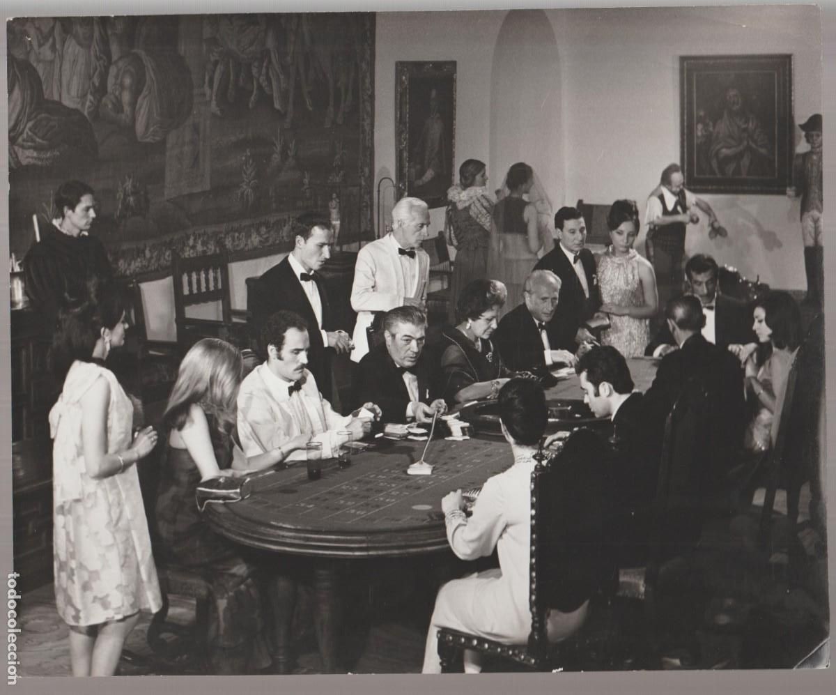 Cine: 1968 M.G.M. ''SHARON VESTIDA DE ROJO'' GEORGE CHAKIRIS - CASINO Y JUGANDO A LA RULETA (2) - C53
