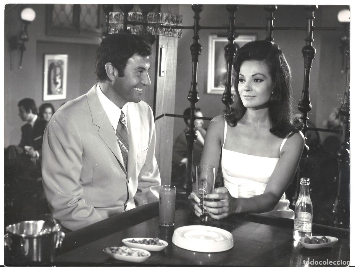 Cine: FJC 0862 CARMEN SEVILLA ARTURO FERNANDEZ CAMINO DEL ROCIO FOTO ORIGINAL B/N ESPA&Ntilde;OLA