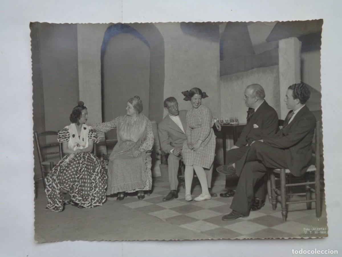 Cine: FOTO DE UNA REPRESENTACION DE TEATRO . FOTO &iexcl; ALERTA ! , BUENOS AIRES ... 17 X 23 CM