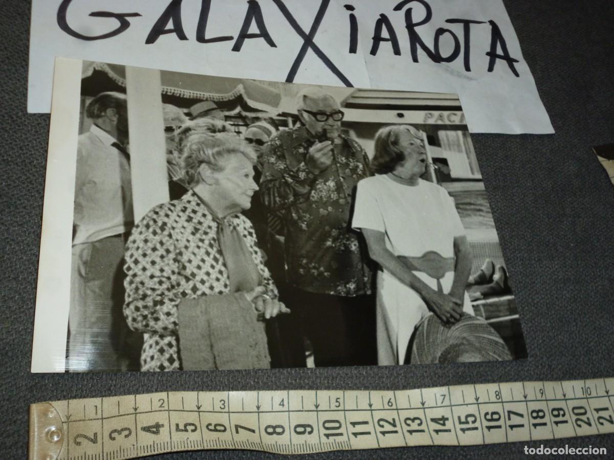 Cinema: Escena de serie Vacaciones en el mar. Foto original de &eacute;poca gabinete de prensa RTVE 13x18cm.