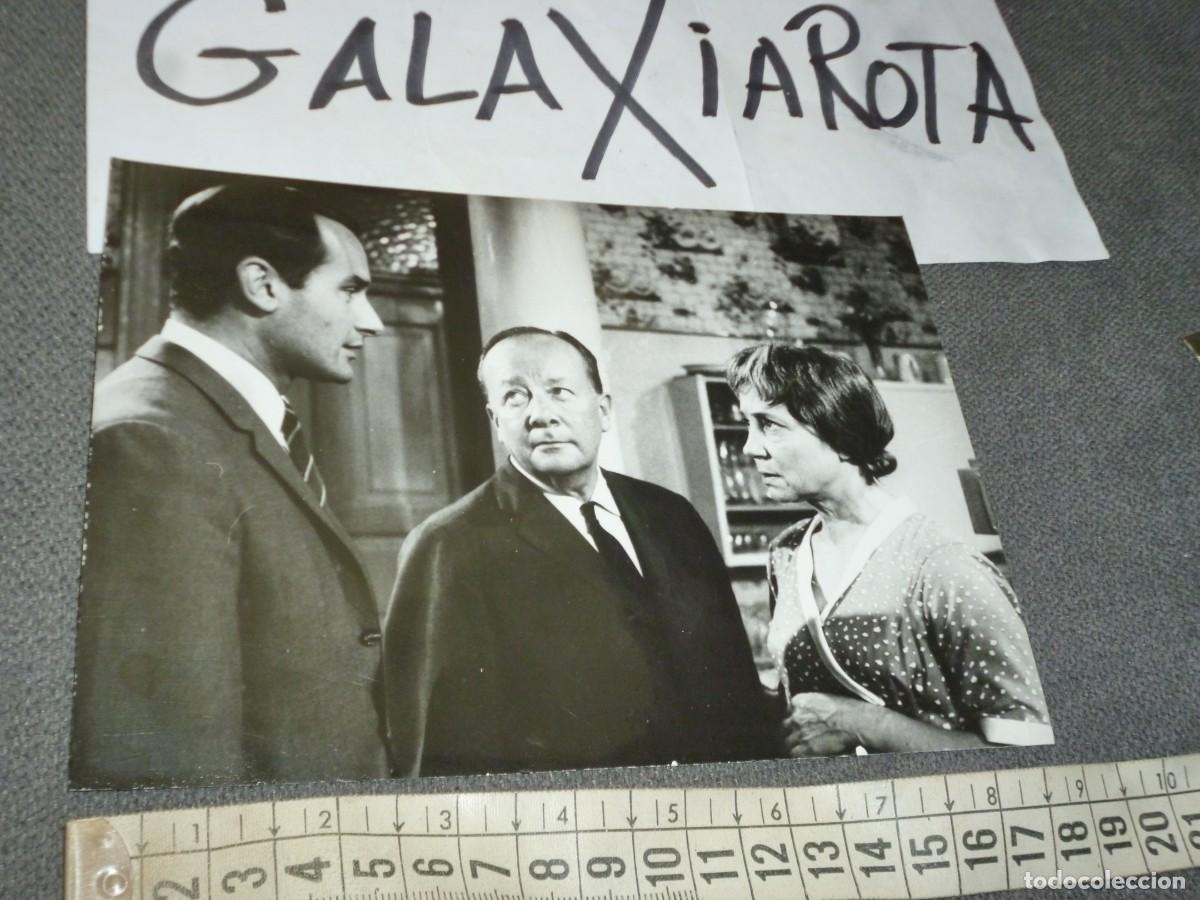 Cine: El comisario. Foto original de &eacute;poca gabinete de prensa RTVE 13x18cm.