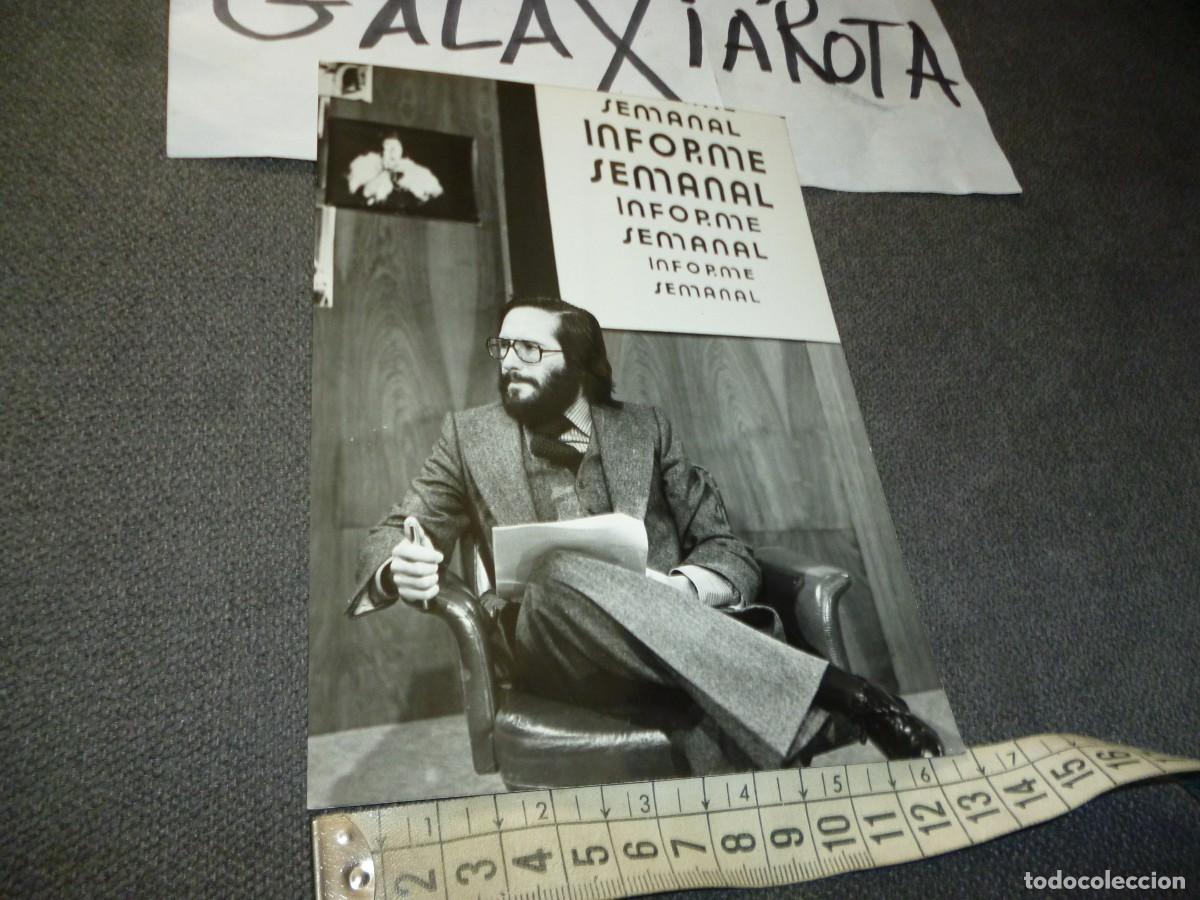 Kino: Pedro Erquicia. Informe semanal. Foto original de &eacute;poca gabinete de prensa RTVE 13x18cm.