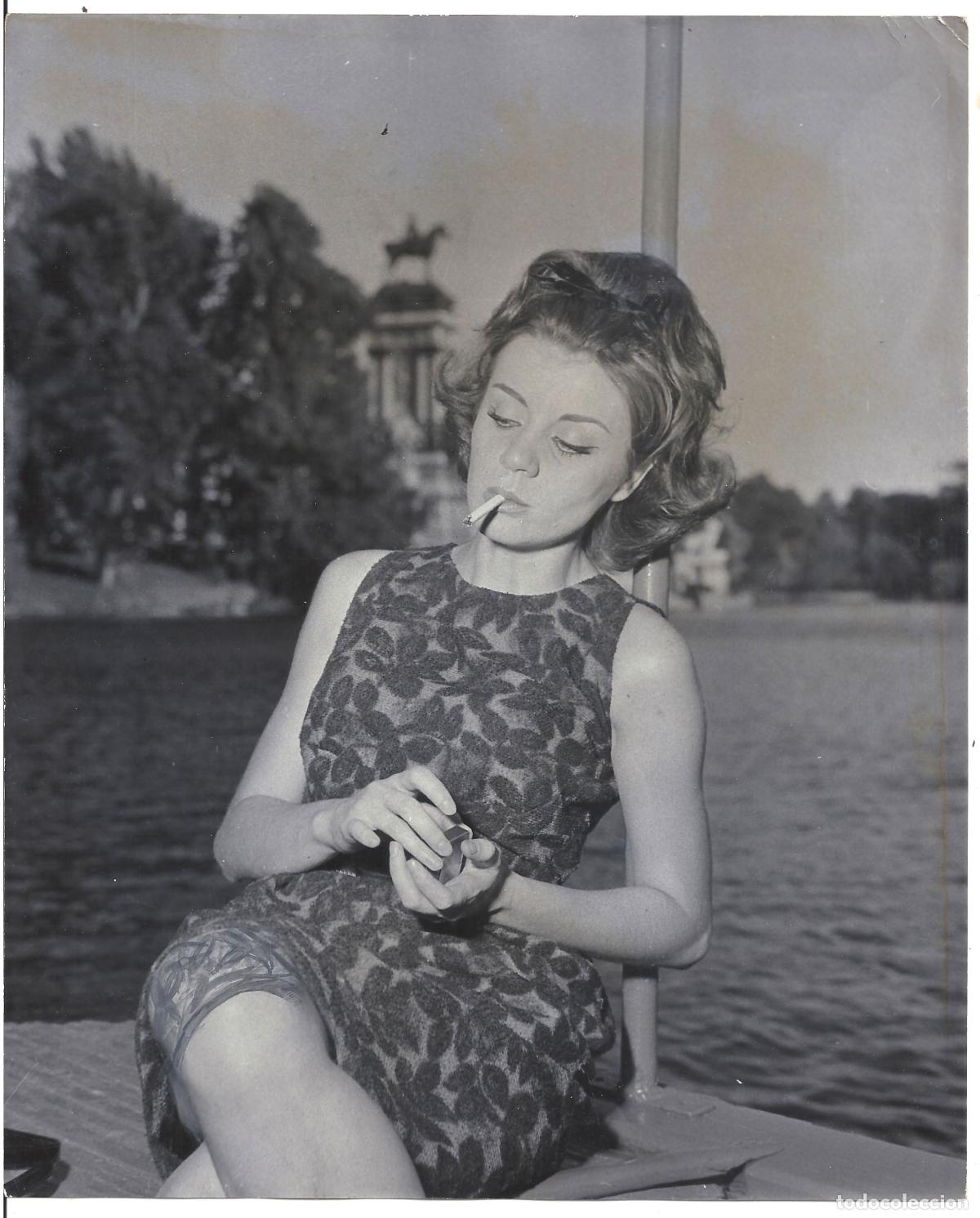 Cine: FJC 0999 ELENA MARIA TEJERO PARQUE EL RETIRO MADRID FOTO B/N ORIGINAL ESPA&Ntilde;OLA FOTOGRAFO WAGNER