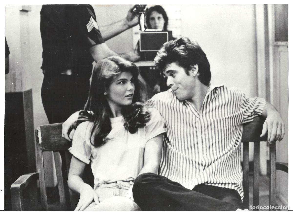 Cine: F35318 C. THOMAS HOWELL LORI LOUGHLIN ADMIRADORA SECRETA FOTO B/N ORIGINAL ESPA&Ntilde;OLA