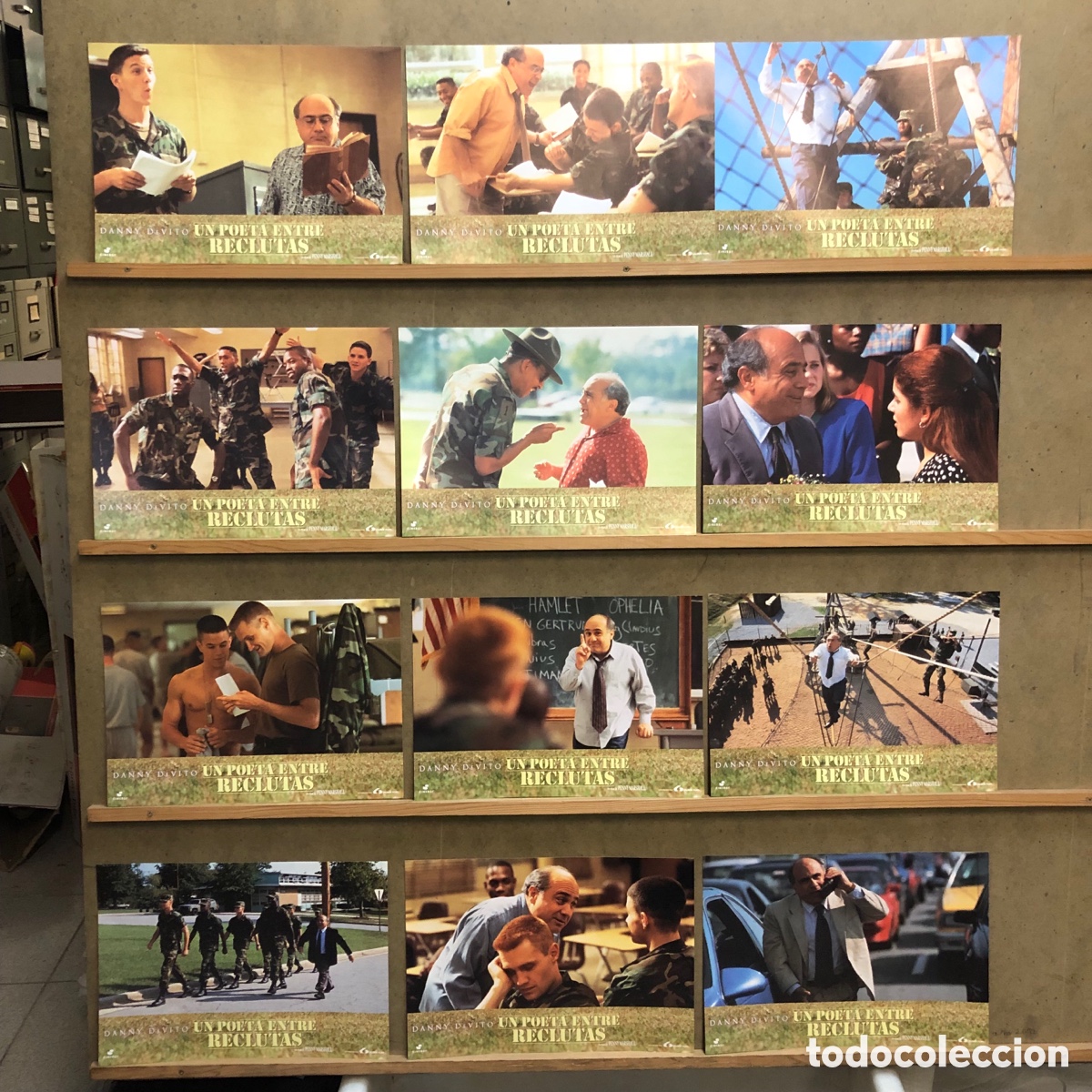 Cine: ACT95 UN POETA ENTRE RECLUTAS MARK WAHLBERG DANNY DeVITO SET COMPLETO 12 FOTOCROMOS ORIGINAL ESTRENO