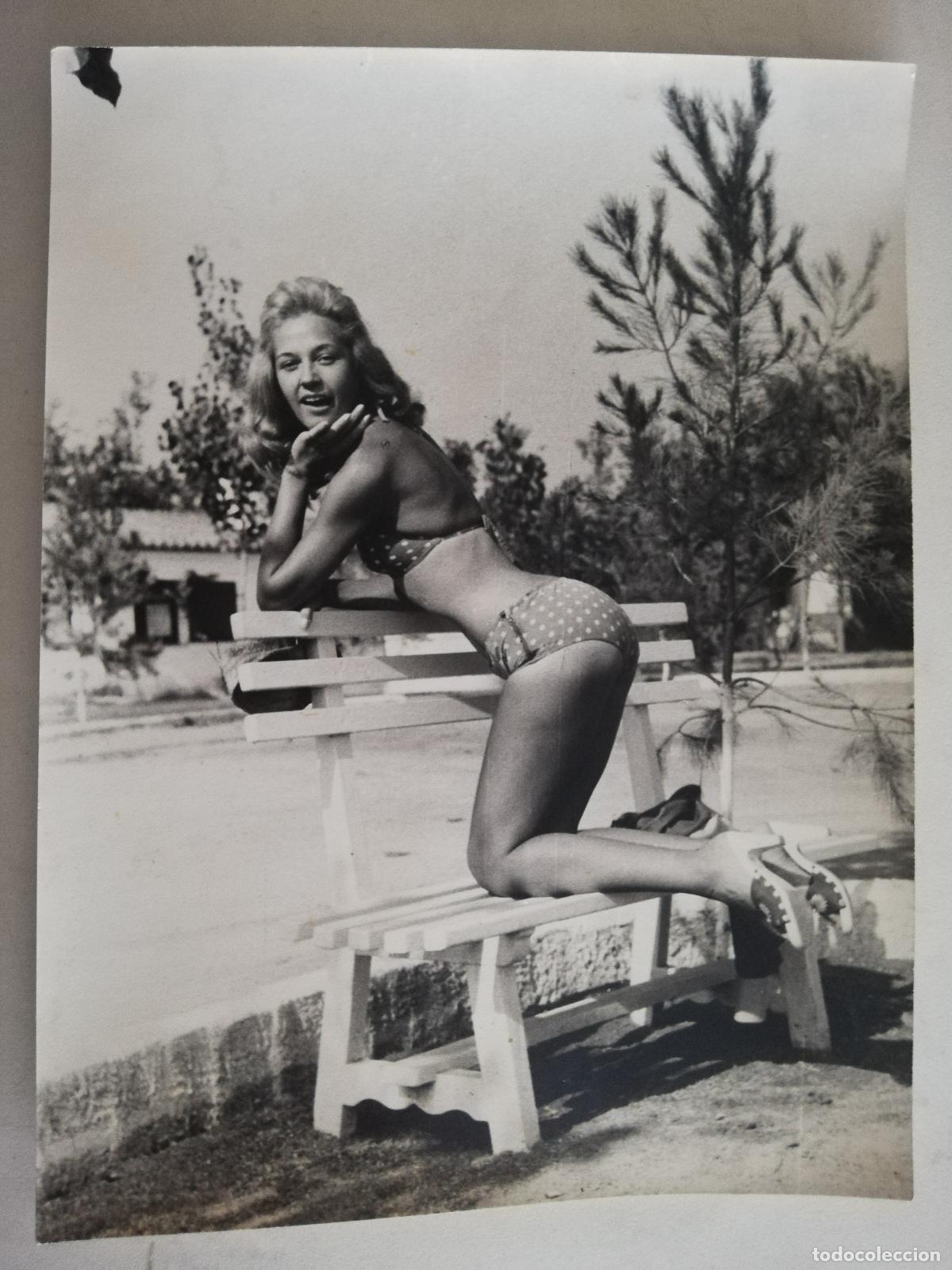 Cin&eacute;ma: FOTOGRAFIA ACTRIZ, ANALIA GADE POSANDO EN BA&Ntilde;ADOR, MEDIDAS 18 X 24 CM