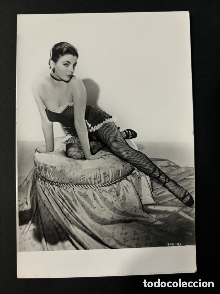 Cine: Antigua tarjeta postal de Joan collins B