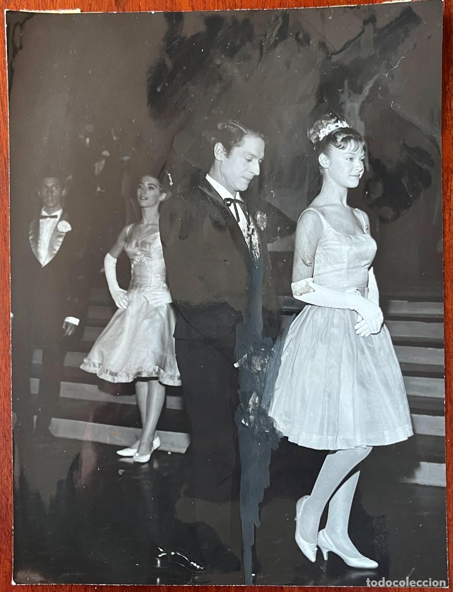 Cine: ANTIGUA FOTOGRAFIA DE MARISOL, PEPA FLORES, CON ANTONIO EN LA PELICULA LA NUEVA CENICIENTA, MIDE 23,