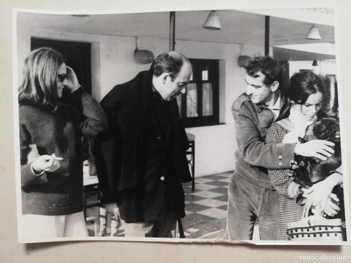 Cine: FOTOGRAFIA ANALIA GADE Y GERALDINE CHAPLIN CON SUS PAREJAS, MEDIDAS 12,5 X 17,5 CM