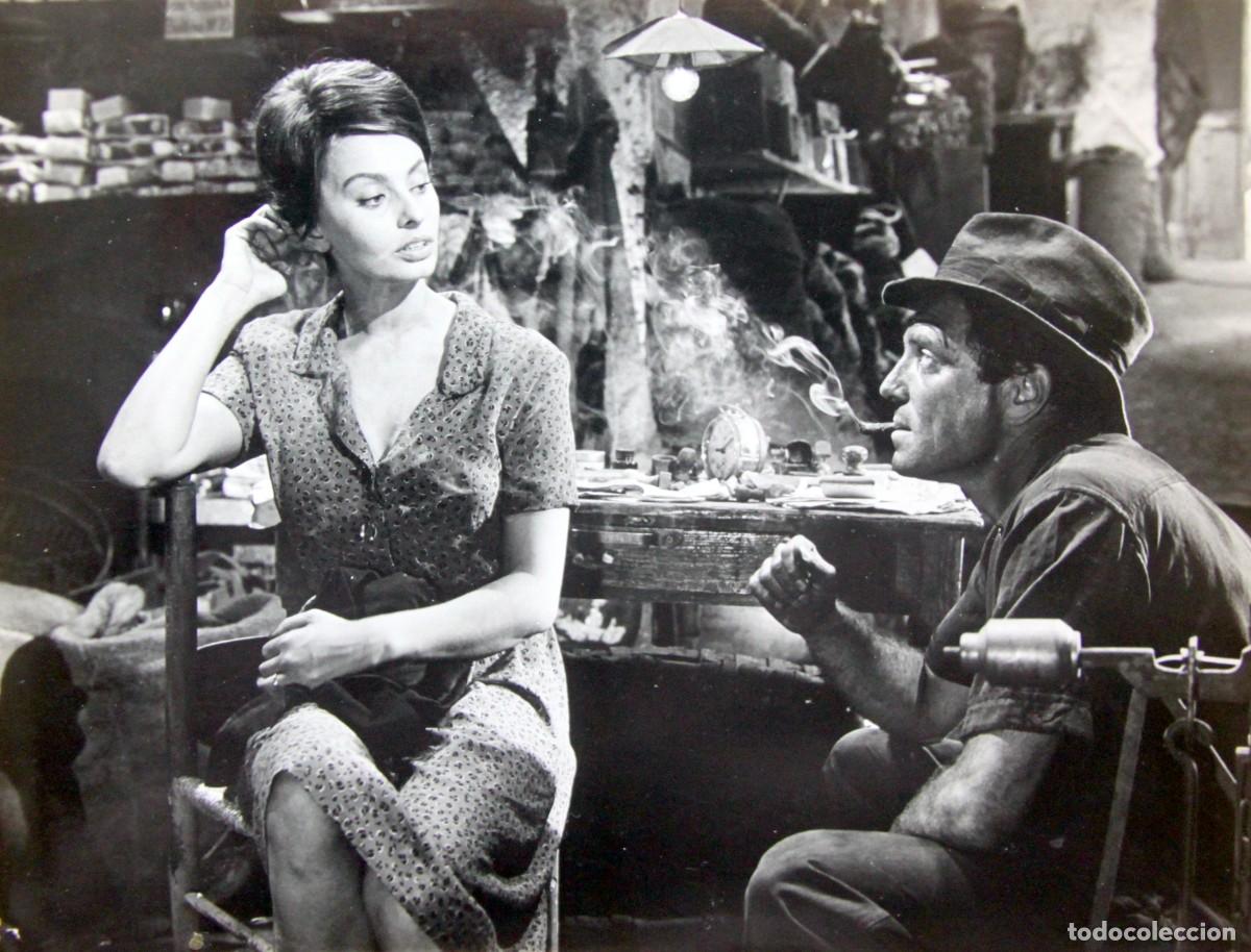 Kino: SOPHIA LOREN & RAF VALLONE: 2 MUJERES - FOTO ORIGINAL B/N PIERLUIGI, ROMA - 24 x 18 cm