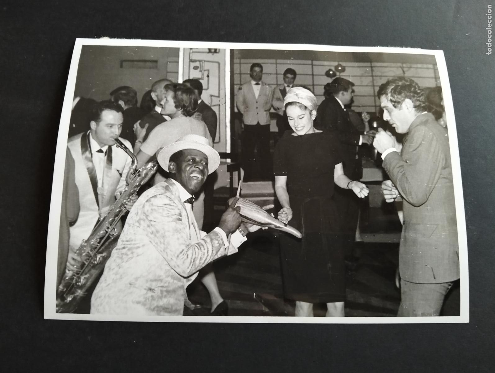 Cin&eacute;ma: GERALDINE CHAPLIN ACTRIZ Y OMAR SHARIFF BAILANDO EN MADRID ANTIGUA FOTOGRAFIA ORIGINAL 13 X 18 CM