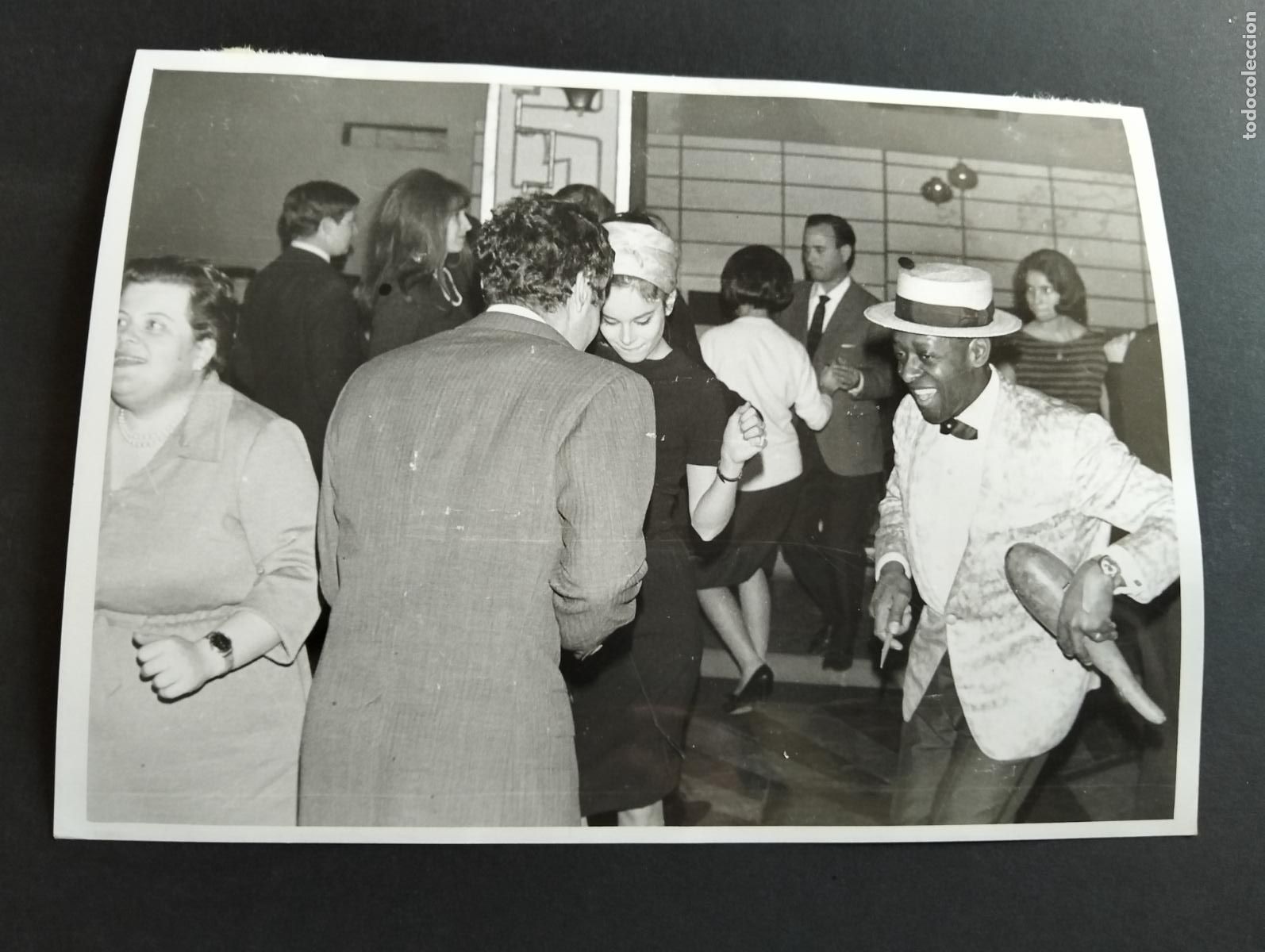 Cin&eacute;ma: GERALDINE CHAPLIN ACTRIZ Y OMAR SHARIFF BAILANDO EN MADRID ANTIGUA FOTOGRAFIA ORIGINAL 13 X 18 CM