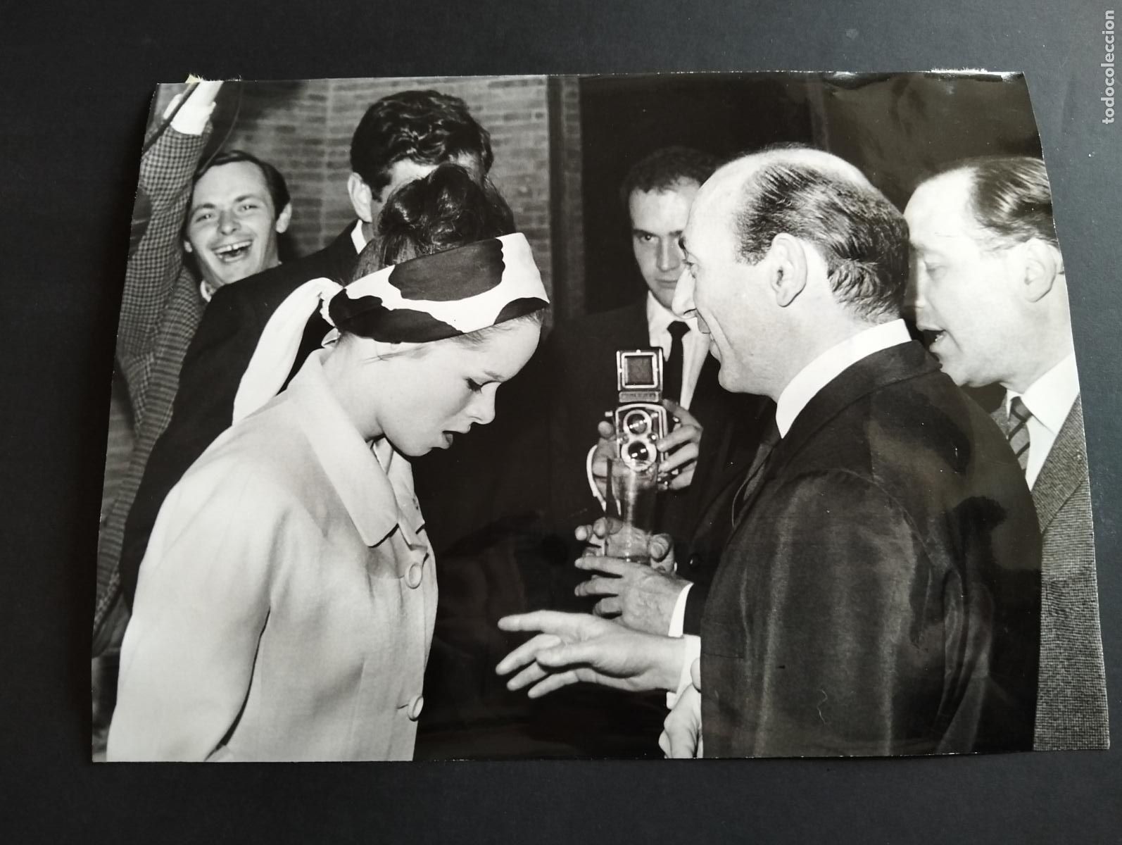 Cin&eacute;ma: GERALDINE CHAPLIN ACTRIZ EN SEVILLA ANTIGUA FOTOGRAFIA ORIGINAL 24 X 18 CM