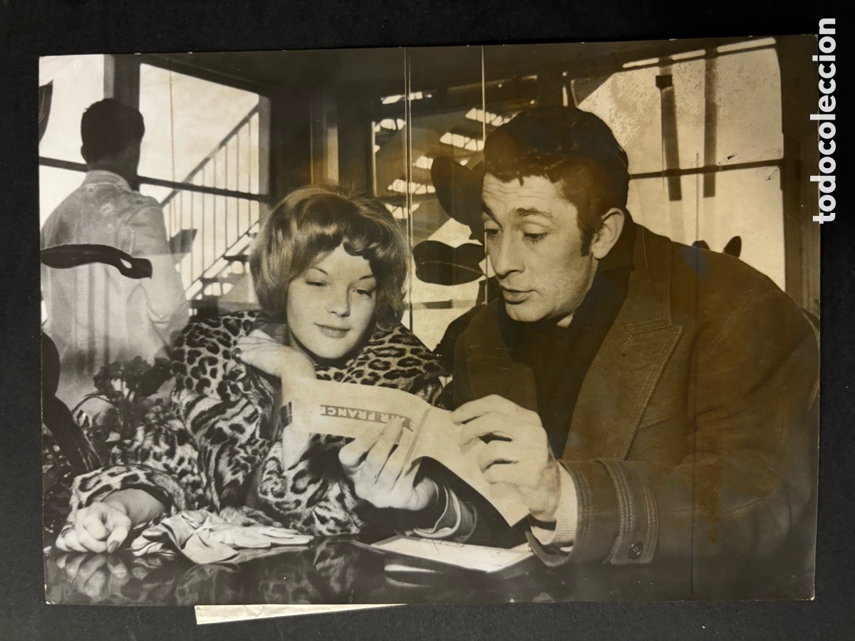 Cine: Foto original de Romy Schneider y jean claude Pascal aeropuerto de Orly Paris