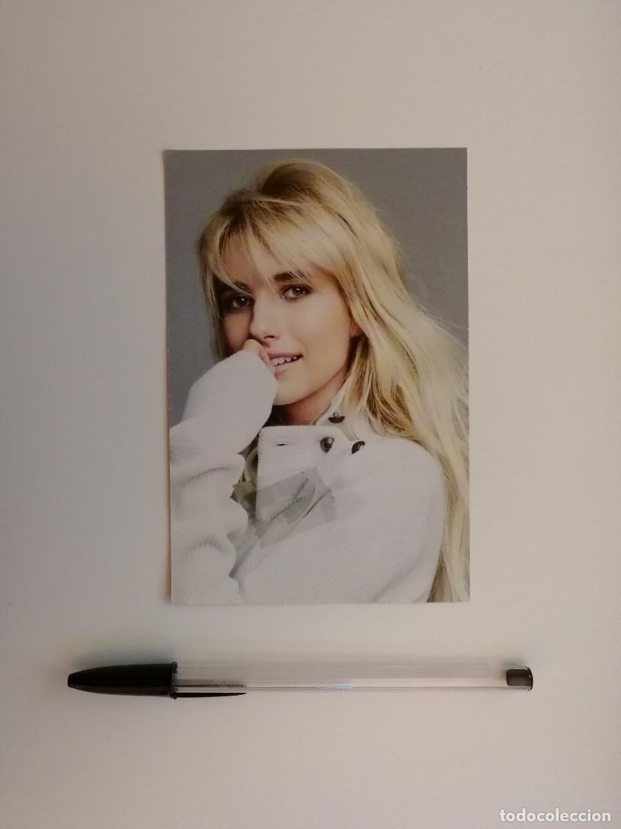 Kino: TARJETA PAPEL -10*15- EMMA ROBERTS