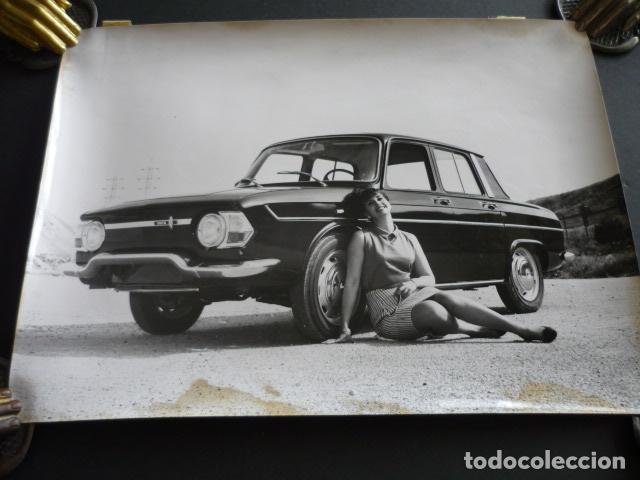 Cin&eacute;ma: MARY PAZ PONDAL ACTRIZ CON AUTOMOVIL RENAULT R-10 ANTIGUA FOTOGRAFIA ORIGINAL 24 X 18 CM