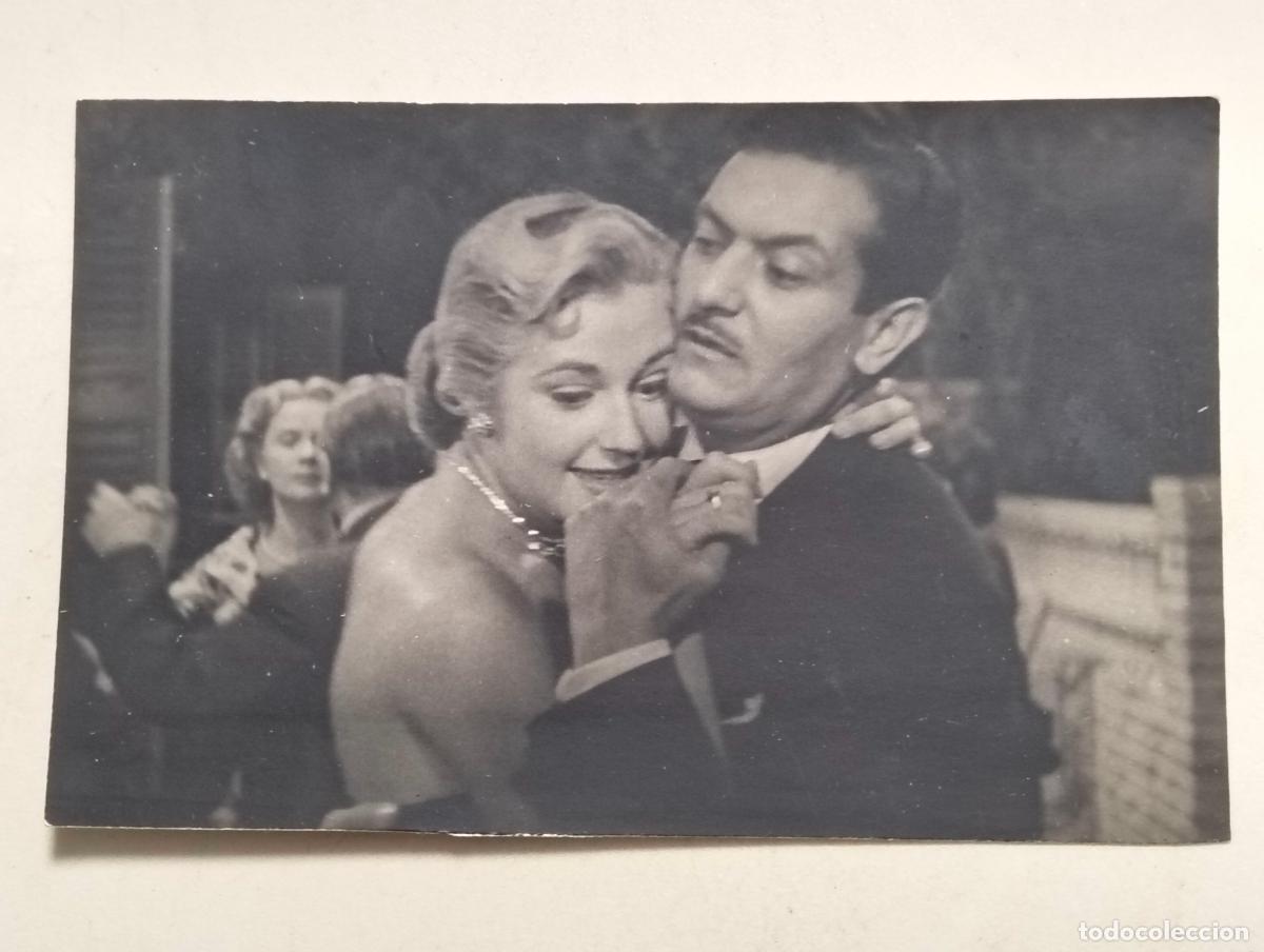 Cine: ANTIGUA FOTOGRAFIA ANALIA GADE CON ALBERTO CLOSAS, A&Ntilde;O 1951, MEDIDAS 13,5 X 9 CM