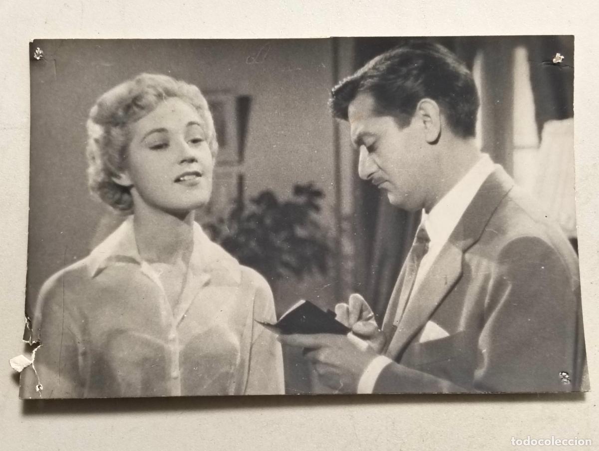 Cine: ANTIGUA FOTOGRAFIA ANALIA GADE CON ALBERTO CLOSAS, A&Ntilde;O 1951, MEDIDAS 13,5 X 9 CM