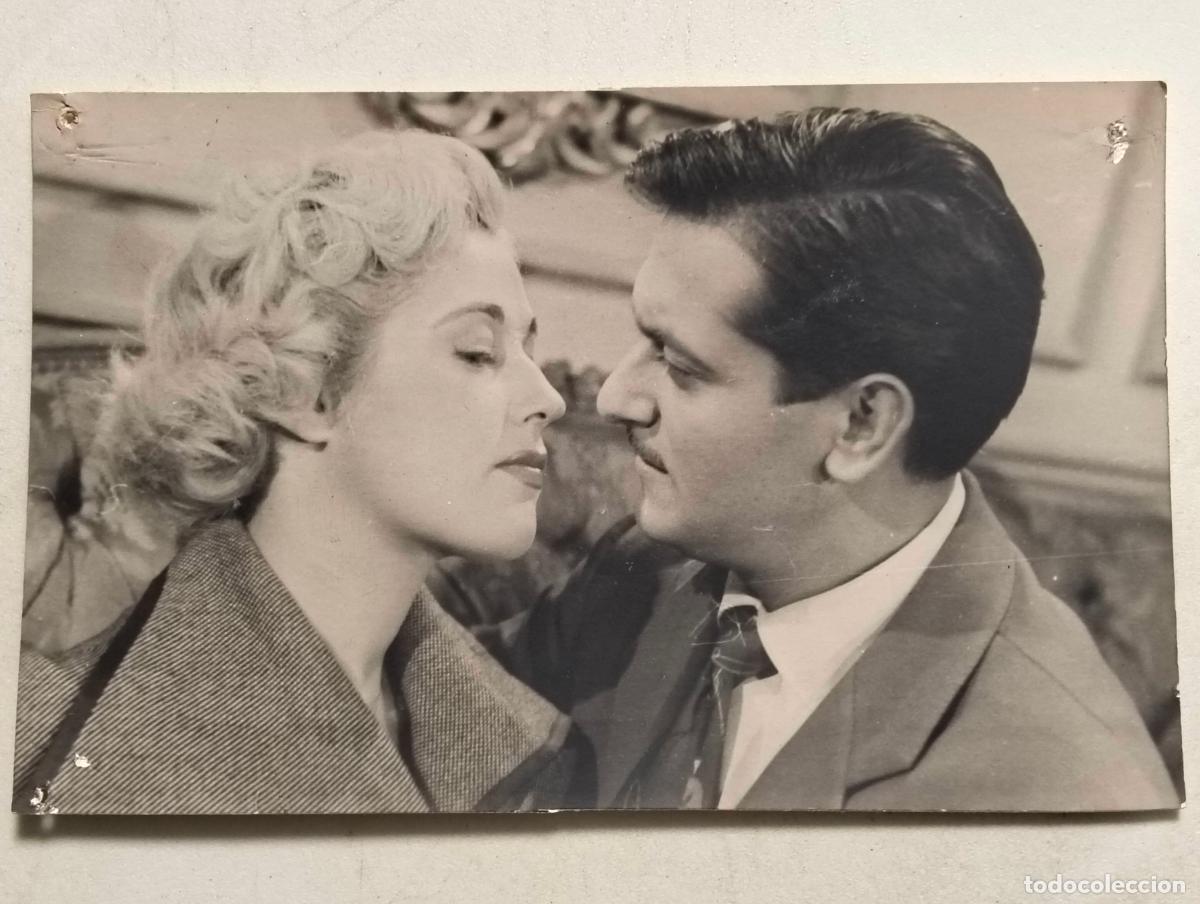 Cine: ANTIGUA FOTOGRAFIA ANALIA GADE CON ALBERTO CLOSAS, A&Ntilde;O 1951, MEDIDAS 13,5 X 9 CM