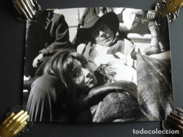 Cine: NURIA TORRAY ACTRIZ EN TOLEDO ANTIGUA FOTOGRAFIA ORIGINAL 24 X 18 CM