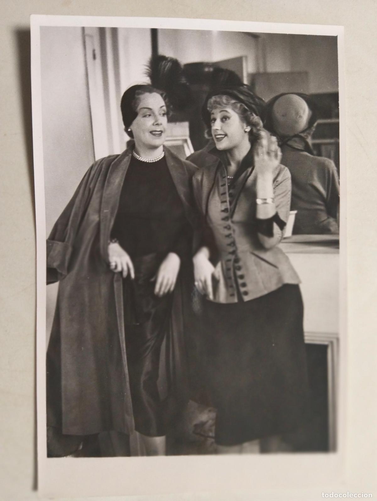 Cine: ANTIGUA FOTOGRAFIA ANALIA GADE CON UNA COMPA&Ntilde;ERA, MEDIDAS 12 X 18 CM