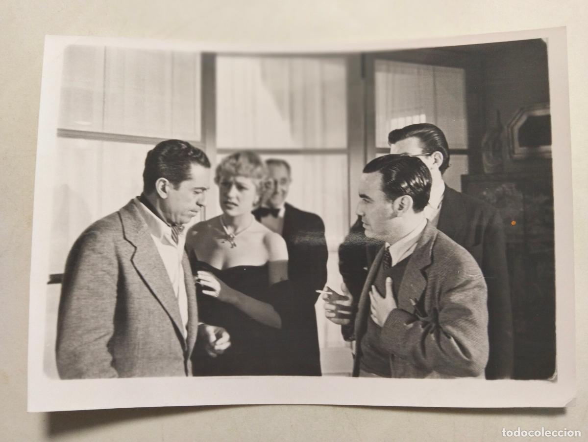 Cine: ANTIGUA FOTOGRAFIA ANALIA GADE CON COMPA&Ntilde;EROS, MEDIDAS 16,5 X 11,5 CM