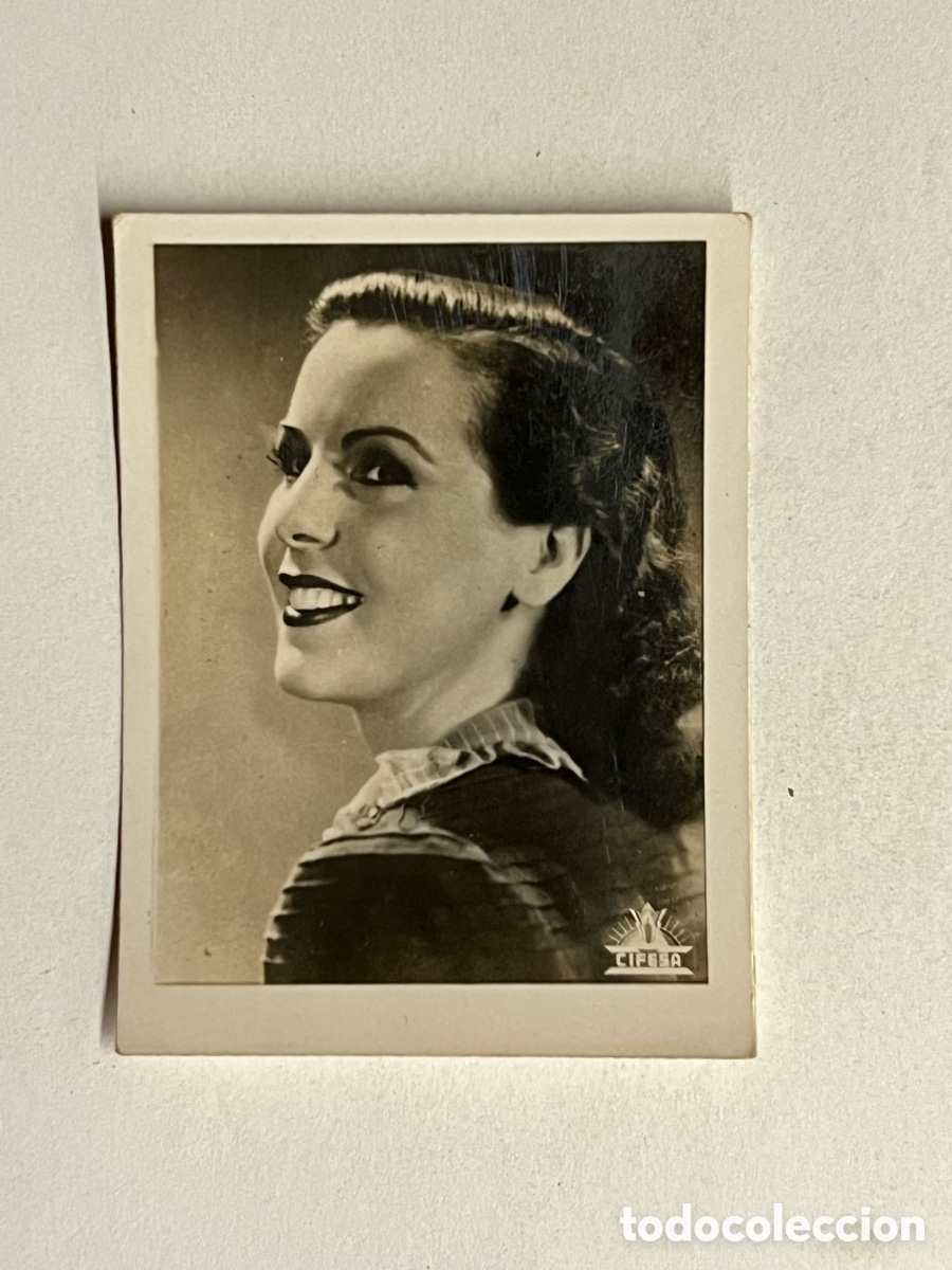 Cine: BLANCAS DE SILOS, actriz espa&ntilde;ola. Cifesa Fotograf&iacute;a (h.1950?) Med&iacute;das: 4 x 5,5 cm.