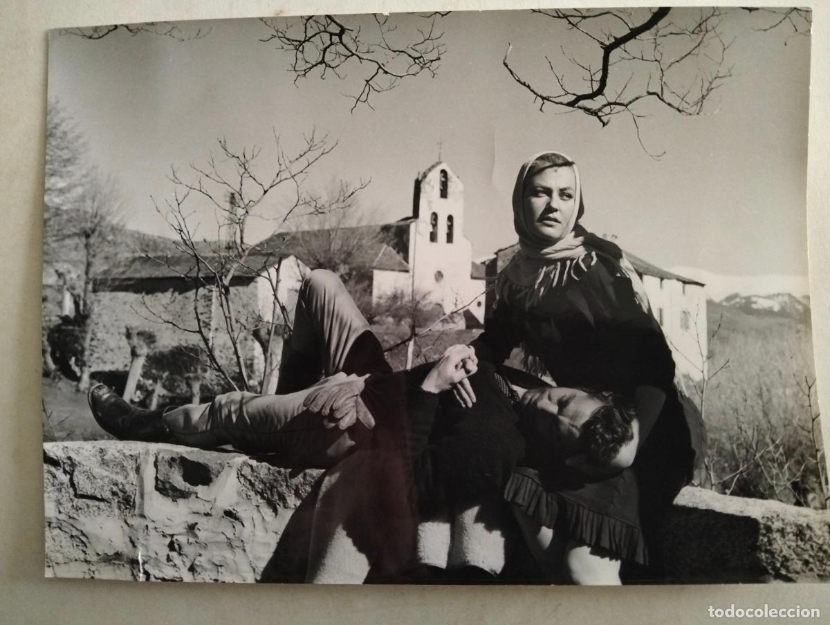 Cin&eacute;ma: FOTOGRAFIA ANALIA GADE Y JEAN CLAUDE PASCAL, PELICULA LA ENCRUCIJADA 1959, MEDIDAS 18X13 CM