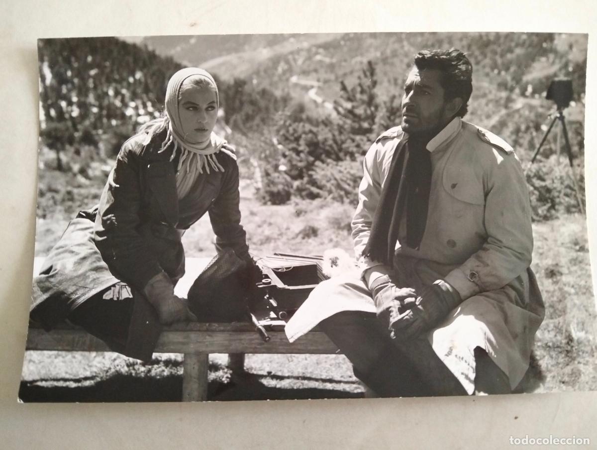 Cin&eacute;ma: FOTOGRAFIA ANALIA GADE Y JEAN CLAUDE PASCAL, PELICULA LA ENCRUCIJADA 1959, MEDIDAS 18X13 CM