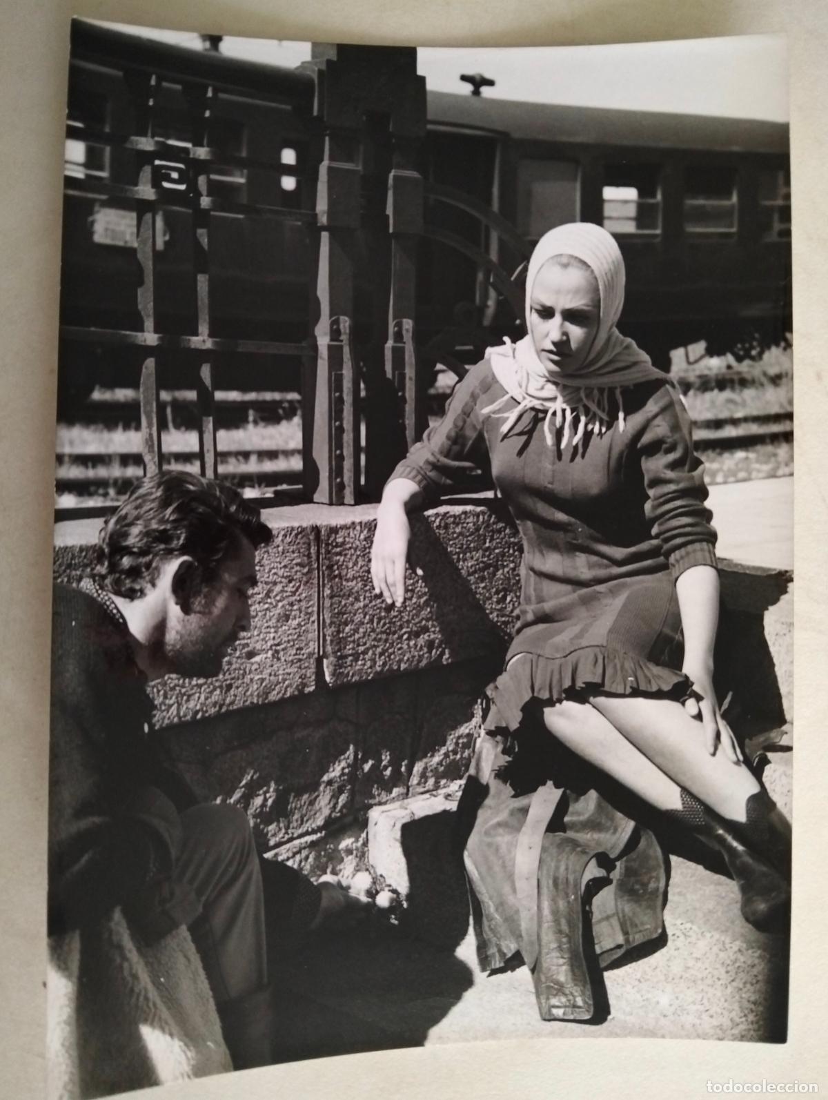 Cin&eacute;ma: FOTOGRAFIA ANALIA GADE Y JEAN CLAUDE PASCAL, PELICULA LA ENCRUCIJADA 1959, MEDIDAS 18X13 CM