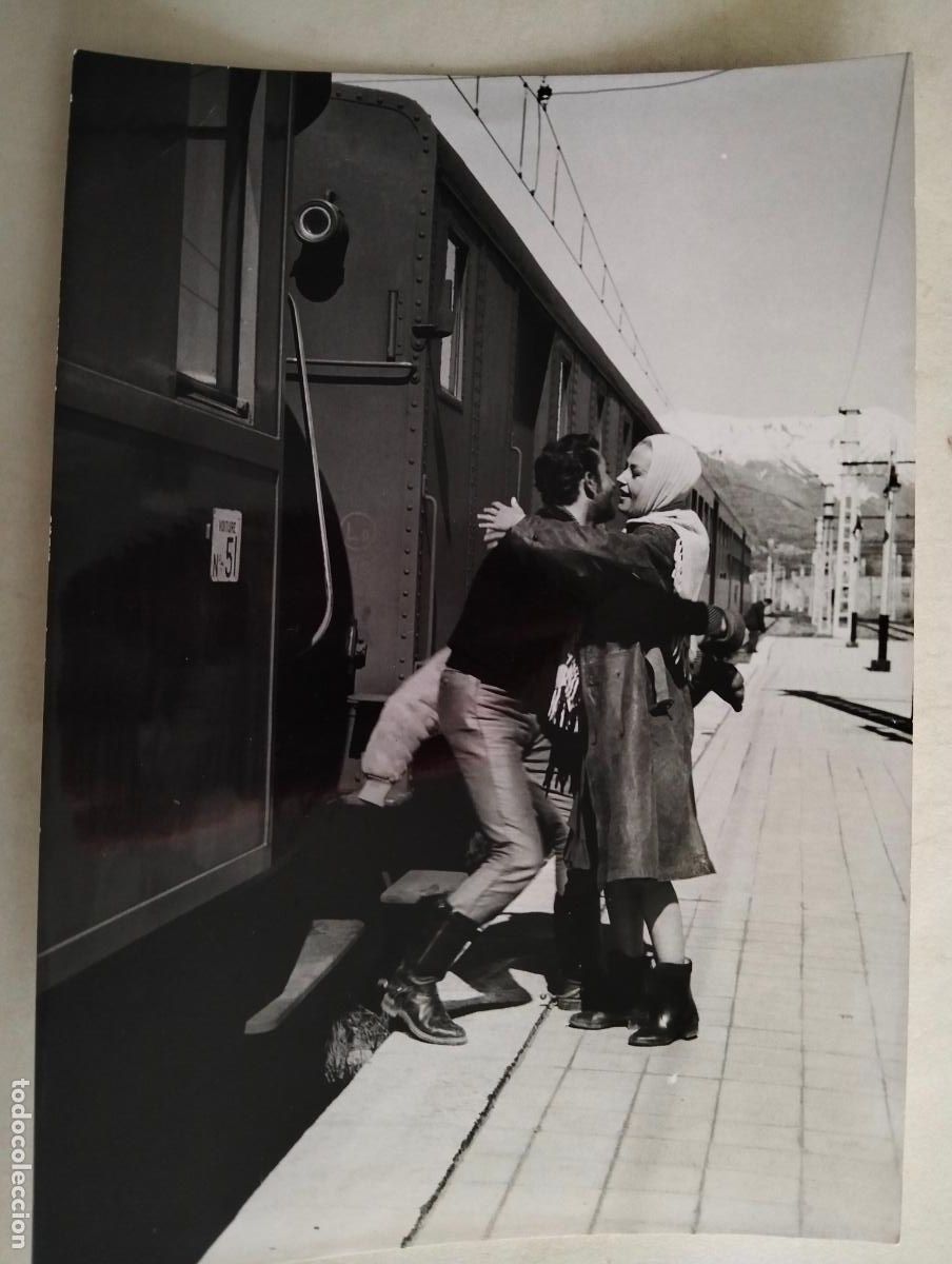 Cin&eacute;ma: FOTOGRAFIA ANALIA GADE Y JEAN CLAUDE PASCAL, PELICULA LA ENCRUCIJADA 1959, MEDIDAS 18X13 CM