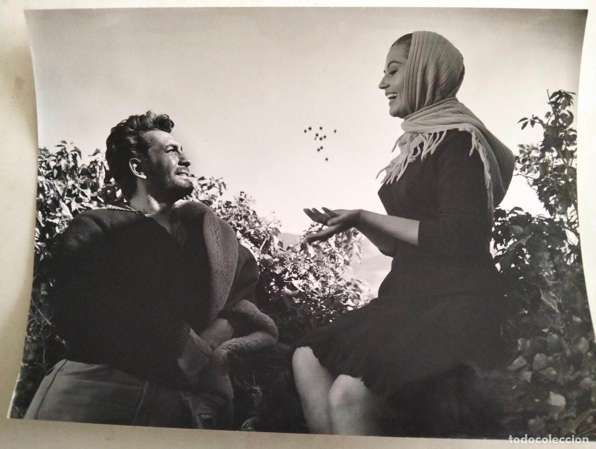 Cin&eacute;ma: FOTOGRAFIA ANALIA GADE Y JEAN CLAUDE PASCAL , PELICULA LA ENCRUCIJADA 1959, MEDIDAS 18X24 CM