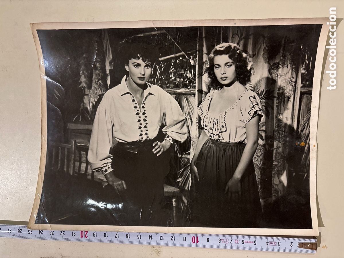 Kino: FOTO. T&Iacute;TULO: EL AMERICANO. ABBE LANE, URSULA THIESS, FRANK LOVEJOY, C&Eacute;SAR ROMERO, GLENN FORD. DIREC