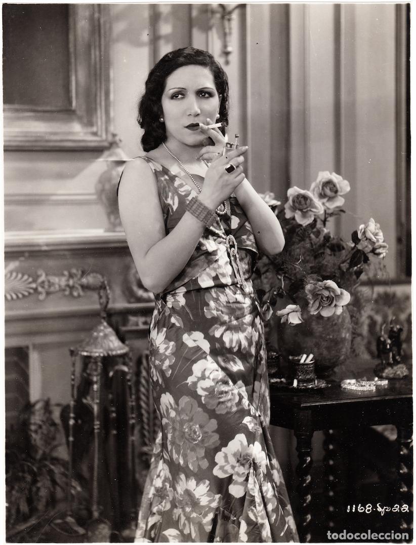 Kino: Foto fija &laquo;El secreto del doctor&raquo; Pel&iacute;cula hablada Paramount 1930 Eugenia Z&uacute;ffoli fumando Actriz