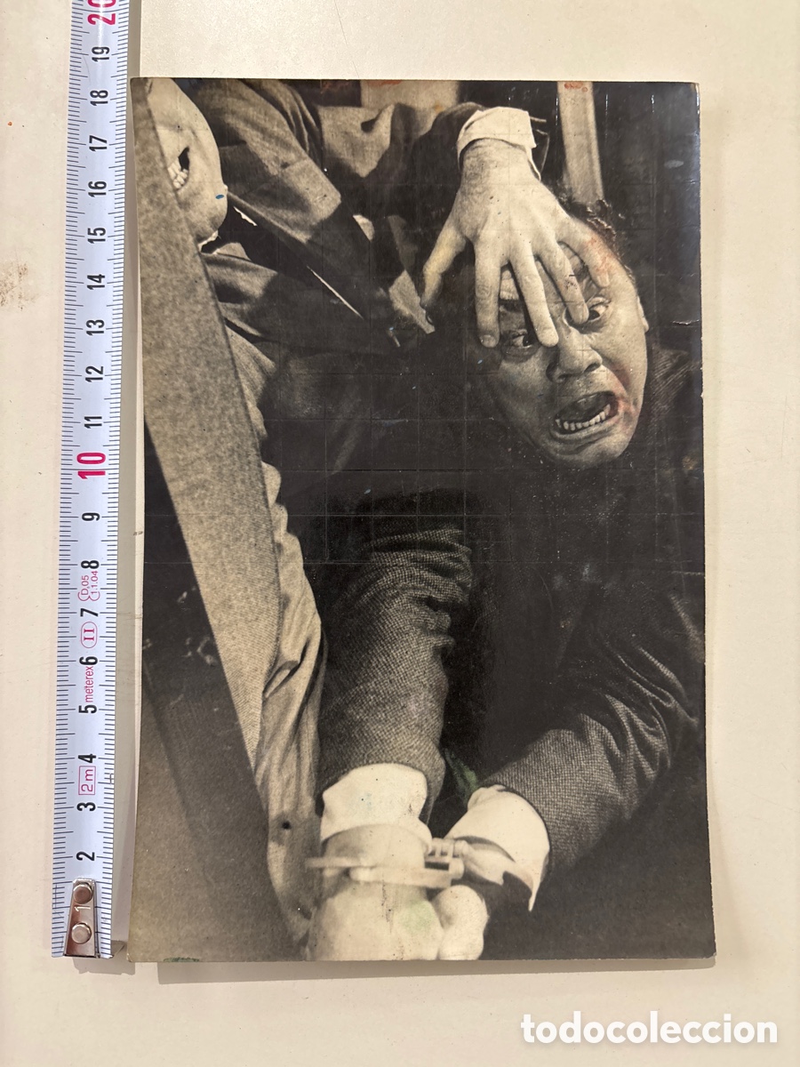 Cine: FOTO. TITYLO: PENDIENTE DE UN HILO. ERNEST BORHNINE. DIRECTOR, ANDR&Eacute; DE TOTH.