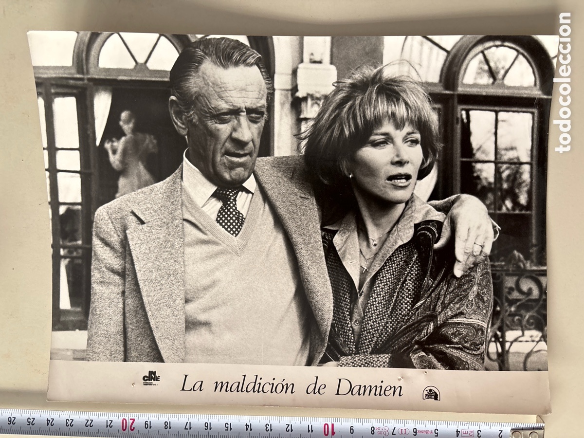 Kino: FOTO. TITULO: LA MALDICI&Oacute;N DE DAMIEN. WILLIAM HOLDEN, LEE GRANT. DIRIGIDA, DON TAYLOR.