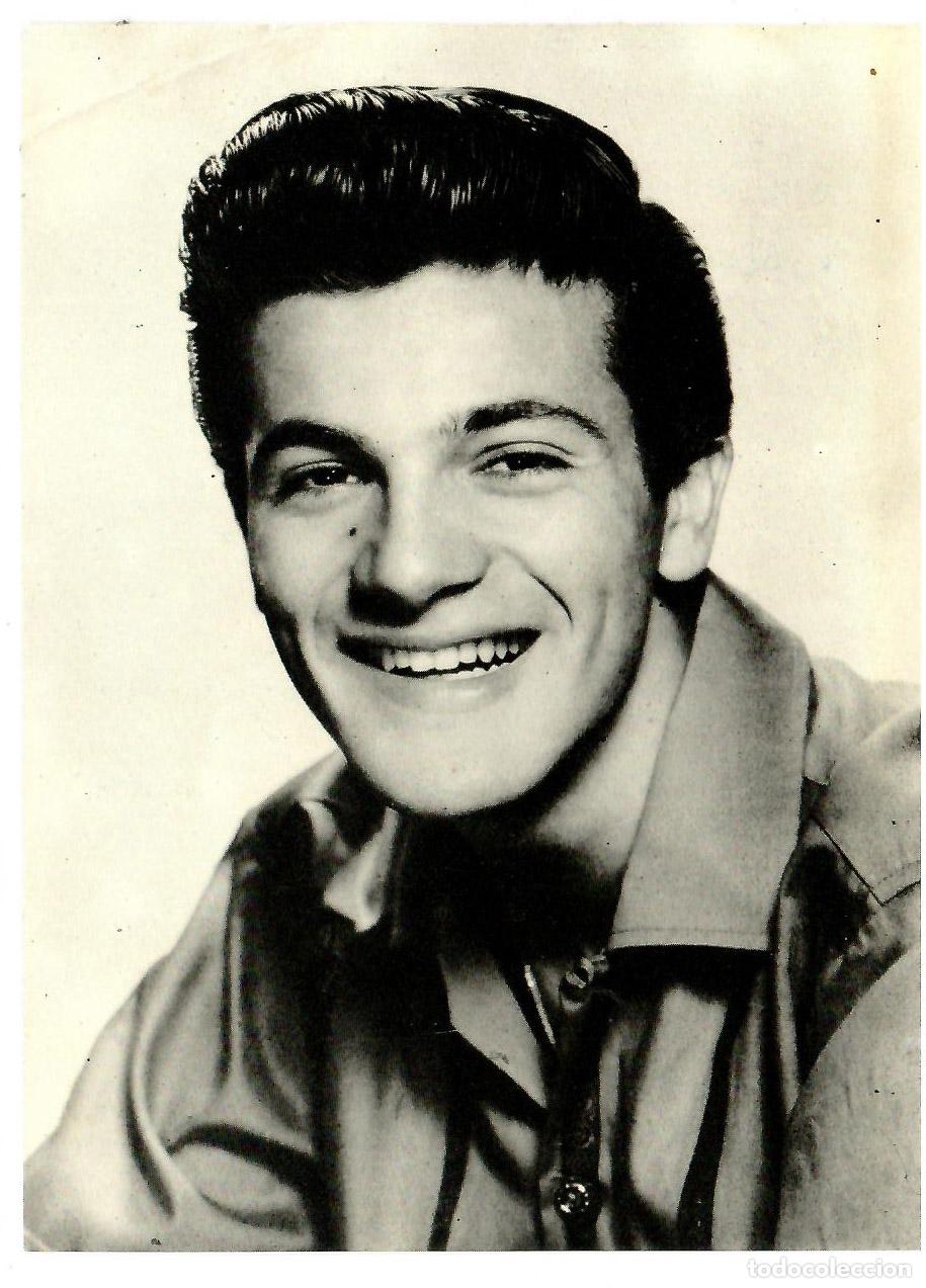 Kino: TOMMY Sands. Foto ficha obsequio Revista Romantica. 11,4 x 15,4 cms. Vell i Bell