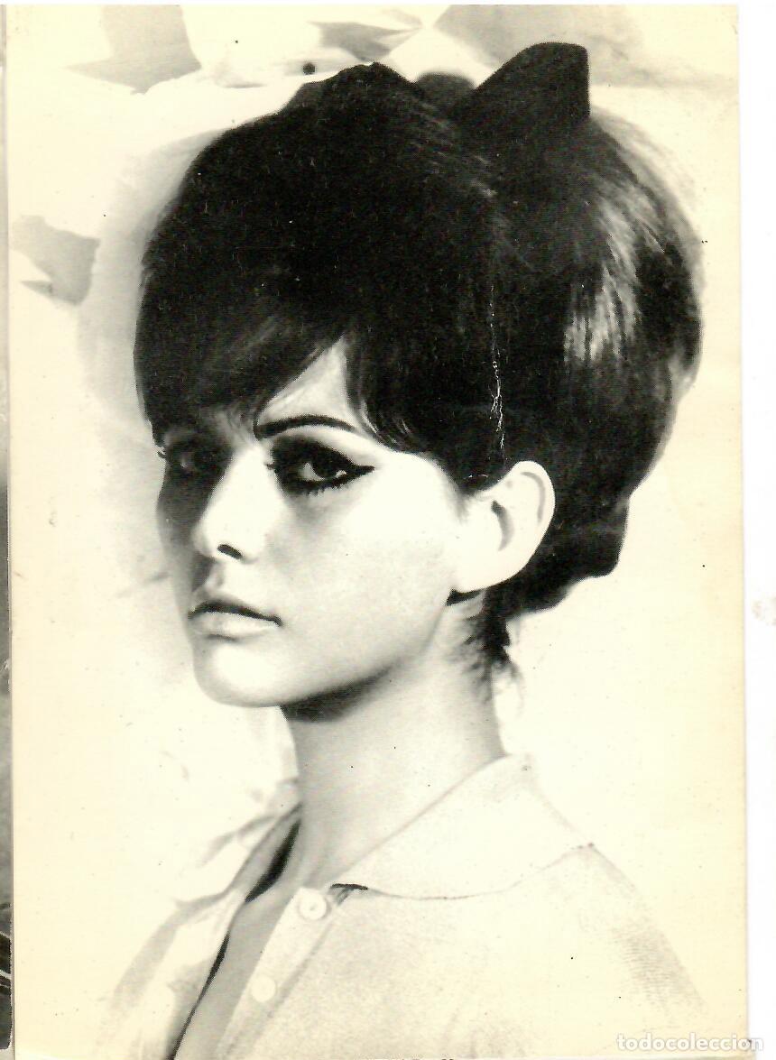 Cin&eacute;ma: Claudia Cardinale. 2&ordf; serie. Foto ficha, obsequio Revista Romantica. 10 x 14.7 cms. Vell i Bell