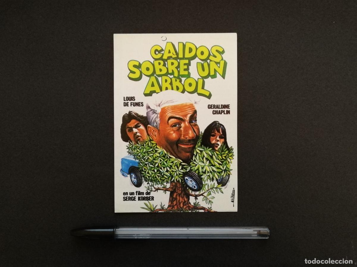 Cine: TARJETA ACARTONADA -9*13- CAIDOS SOBRE UN ARBOL - LOUIS DE FUNES - GERALDINE CHAPLIN