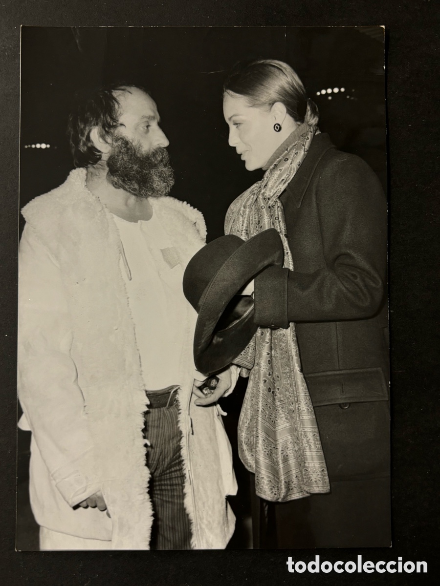 Cin&eacute;ma: Foto original de Romy Schneider y el escultor franc&eacute;s C&eacute;sar Baldaccini aeropuerto de Orly